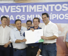 O governador Carlos Massa Ratinho Junior em reunião com prefeitos da AMSULPAR e visita as obras da ponte José Richa
Foto Gilson Abreu/Aen
