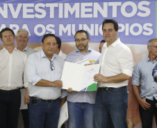 O governador Carlos Massa Ratinho Junior em reunião com prefeitos da AMSULPAR e visita as obras da ponte José Richa
Foto Gilson Abreu/Aen
