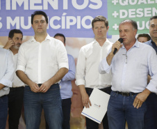O governador Carlos Massa Ratinho Junior em reunião com prefeitos da AMSULPAR e visita as obras da ponte José Richa
Foto Gilson Abreu/Aen
