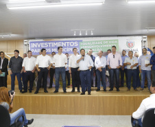 O governador Carlos Massa Ratinho Junior em reunião com prefeitos da AMSULPAR e visita as obras da ponte José Richa
Foto Gilson Abreu/Aen

