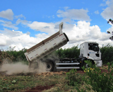 Lodo de esgoto beneficia pequenos agricultores no Paraná. Foto:Sanepar