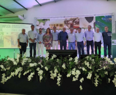 Cornélio Procópio e Londrina receberam nesta quinta e sexta-feira (05 e 06) a primeira rodada de eventos de apresentação do Programa Descomplica Rural. O encontro é uma iniciativa da Secretaria de Estado do Desenvolvimento Sustentável e do Turismo, em conjunto com o Sistema Faep/Senar e entidades representativas do agronegócio no Estado. Foto: SEDEST