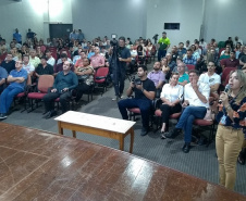 Gerente Rita Camana apresenta dados do Plano de Segurança da Água. Foto: Sanepar