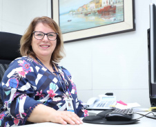 A diretora do Departamento de Logística para Contratações Públicas, Maria Carmen Carneiro de Melo Albanske, explica que o sistema permite que o Estado tenha informações das compras públicas em cadeia: quem quer, para qual finalidade, para onde vai e qual será a utilização final