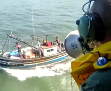 A Polícia Civil do Paraná (PCPR) realiza uma operação para fiscalizar a pesca irregular no Litoral do Paraná, em conjunto com o Instituto Brasileiro do Meio Ambiente e dos Recursos Naturais Renováveis (Ibama) e a Polícia Federal (PF). Nesta terça-feira (10), 37 toneladas de pescados foram apreendidas em Guaratuba e duas empresas interditadas. As ações continuam por tempo indeterminado. Foto: Polícia Civil