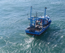 A Polícia Civil do Paraná (PCPR) realiza uma operação para fiscalizar a pesca irregular no Litoral do Paraná, em conjunto com o Instituto Brasileiro do Meio Ambiente e dos Recursos Naturais Renováveis (Ibama) e a Polícia Federal (PF). Nesta terça-feira (10), 37 toneladas de pescados foram apreendidas em Guaratuba e duas empresas interditadas. As ações continuam por tempo indeterminado. Foto: Polícia Civi