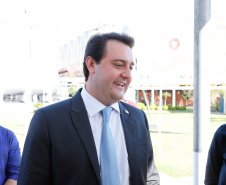 O Grupo Heineken confirmou novos investimentos no Paraná. Em cerimônia com o governador Carlos Massa Ratinho Junior, nesta quarta-feira (11), na unidade da indústria, em Ponta Grossa, a cervejaria anunciou que vai destinar R$ 865 milhões até 2021 para a ampliação da produção da planta, concentrada em rótulos como Heineken e Amstel. Serão 600 novos empregos entre diretos e indiretos.