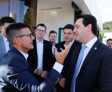 O Grupo Heineken confirmou novos investimentos no Paraná. Em cerimônia com o governador Carlos Massa Ratinho Junior, nesta quarta-feira (11), na unidade da indústria, em Ponta Grossa, a cervejaria anunciou que vai destinar R$ 865 milhões até 2021 para a ampliação da produção da planta, concentrada em rótulos como Heineken e Amstel. Serão 600 novos empregos entre diretos e indiretos.