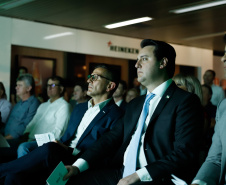 O Grupo Heineken confirmou novos investimentos no Paraná. Em cerimônia com o governador Carlos Massa Ratinho Junior, nesta quarta-feira (11), na unidade da indústria, em Ponta Grossa, a cervejaria anunciou que vai destinar R$ 865 milhões até 2021 para a ampliação da produção da planta, concentrada em rótulos como Heineken e Amstel. Serão 600 novos empregos entre diretos e indiretos.
