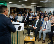 O Grupo Heineken confirmou novos investimentos no Paraná. Em cerimônia com o governador Carlos Massa Ratinho Junior, nesta quarta-feira (11), na unidade da indústria, em Ponta Grossa, a cervejaria anunciou que vai destinar R$ 865 milhões até 2021 para a ampliação da produção da planta, concentrada em rótulos como Heineken e Amstel. Serão 600 novos empregos entre diretos e indiretos.