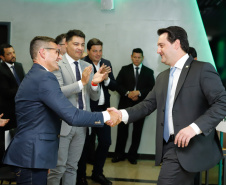 O Grupo Heineken confirmou novos investimentos no Paraná. Em cerimônia com o governador Carlos Massa Ratinho Junior, nesta quarta-feira (11), na unidade da indústria, em Ponta Grossa, a cervejaria anunciou que vai destinar R$ 865 milhões até 2021 para a ampliação da produção da planta, concentrada em rótulos como Heineken e Amstel. Serão 600 novos empregos entre diretos e indiretos.