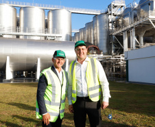 O Grupo Heineken confirmou novos investimentos no Paraná. Em cerimônia com o governador Carlos Massa Ratinho Junior, nesta quarta-feira (11), na unidade da indústria, em Ponta Grossa, a cervejaria anunciou que vai destinar R$ 865 milhões até 2021 para a ampliação da produção da planta, concentrada em rótulos como Heineken e Amstel. Serão 600 novos empregos entre diretos e indiretos.