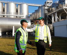 O Grupo Heineken confirmou novos investimentos no Paraná. Em cerimônia com o governador Carlos Massa Ratinho Junior, nesta quarta-feira (11), na unidade da indústria, em Ponta Grossa, a cervejaria anunciou que vai destinar R$ 865 milhões até 2021 para a ampliação da produção da planta, concentrada em rótulos como Heineken e Amstel. Serão 600 novos empregos entre diretos e indiretos.
