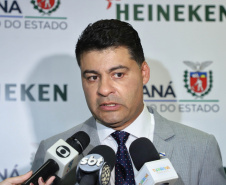 O Grupo Heineken confirmou novos investimentos no Paraná. Em cerimônia com o governador Carlos Massa Ratinho Junior, nesta quarta-feira (11), na sede da indústria, em Ponta Grossa, a cervejaria anunciou que vai destinar R$ 865 milhões até 2021 para a ampliação da produção da planta, concentrada em rótulos como Heineken e Amstel. Serão 600 novos empregos entre diretos e indiretos. O empreendimento tem o apoio do Governo do Estado por meio do Programa Paraná Competitivo.