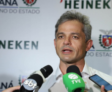 O Grupo Heineken confirmou novos investimentos no Paraná. Em cerimônia com o governador Carlos Massa Ratinho Junior, nesta quarta-feira (11), na sede da indústria, em Ponta Grossa, a cervejaria anunciou que vai destinar R$ 865 milhões até 2021 para a ampliação da produção da planta, concentrada em rótulos como Heineken e Amstel. Serão 600 novos empregos entre diretos e indiretos. O empreendimento tem o apoio do Governo do Estado por meio do Programa Paraná Competitivo.