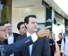 O Grupo Heineken confirmou novos investimentos no Paraná. Em cerimônia com o governador Carlos Massa Ratinho Junior, nesta quarta-feira (11), na sede da indústria, em Ponta Grossa, a cervejaria anunciou que vai destinar R$ 865 milhões até 2021 para a ampliação da produção da planta, concentrada em rótulos como Heineken e Amstel. Serão 600 novos empregos entre diretos e indiretos. O empreendimento tem o apoio do Governo do Estado por meio do Programa Paraná Competitivo.