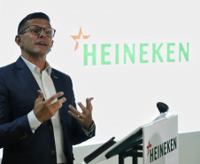 O Grupo Heineken confirmou novos investimentos no Paraná. Em cerimônia com o governador Carlos Massa Ratinho Junior, nesta quarta-feira (11), na sede da indústria, em Ponta Grossa, a cervejaria anunciou que vai destinar R$ 865 milhões até 2021 para a ampliação da produção da planta, concentrada em rótulos como Heineken e Amstel. Serão 600 novos empregos entre diretos e indiretos. O empreendimento tem o apoio do Governo do Estado por meio do Programa Paraná Competitivo.
