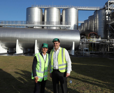 O Grupo Heineken confirmou novos investimentos no Paraná. Em cerimônia com o governador Carlos Massa Ratinho Junior, nesta quarta-feira (11), na sede da indústria, em Ponta Grossa, a cervejaria anunciou que vai destinar R$ 865 milhões até 2021 para a ampliação da produção da planta, concentrada em rótulos como Heineken e Amstel. Serão 600 novos empregos entre diretos e indiretos. O empreendimento tem o apoio do Governo do Estado por meio do Programa Paraná Competitivo.