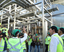 O Grupo Heineken confirmou novos investimentos no Paraná. Em cerimônia com o governador Carlos Massa Ratinho Junior, nesta quarta-feira (11), na sede da indústria, em Ponta Grossa, a cervejaria anunciou que vai destinar R$ 865 milhões até 2021 para a ampliação da produção da planta, concentrada em rótulos como Heineken e Amstel. Serão 600 novos empregos entre diretos e indiretos. O empreendimento tem o apoio do Governo do Estado por meio do Programa Paraná Competitivo.