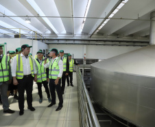 O Grupo Heineken confirmou novos investimentos no Paraná. Em cerimônia com o governador Carlos Massa Ratinho Junior, nesta quarta-feira (11), na sede da indústria, em Ponta Grossa, a cervejaria anunciou que vai destinar R$ 865 milhões até 2021 para a ampliação da produção da planta, concentrada em rótulos como Heineken e Amstel. Serão 600 novos empregos entre diretos e indiretos. O empreendimento tem o apoio do Governo do Estado por meio do Programa Paraná Competitivo.