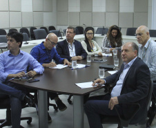 Uma videoconferência realizada em Curitiba nesta quarta-feira (11) deu continuidade às discussões para o desenvolvimento urbano sustentável em uma Nova Agenda Urbana (NAU), que pretende tornar as cidades e os assentamentos urbanos inclusivos, seguros, resilientes e sustentáveis. Participaram os secretários de Estado do Desenvolvimento Urbano e de Obras Públicas, João Carlos Ortega, e do Planejamento, Valdemar Bernardo Jorge, representantes da ONU-Habitat e outras entidades envolvidas.