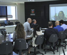 Uma videoconferência realizada em Curitiba nesta quarta-feira (11) deu continuidade às discussões para o desenvolvimento urbano sustentável em uma Nova Agenda Urbana (NAU), que pretende tornar as cidades e os assentamentos urbanos inclusivos, seguros, resilientes e sustentáveis. Participaram os secretários de Estado do Desenvolvimento Urbano e de Obras Públicas, João Carlos Ortega, e do Planejamento, Valdemar Bernardo Jorge, representantes da ONU-Habitat e outras entidades envolvidas.
