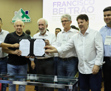 Francisco Beltrão, no Sudoeste do Estado, é a capital do Estado. O vice-governador Darci Piana assinou nesta sexta-feira (13) o decreto de transferência da capital administrativa do Paraná para o município e inaugurou a agenda de despachos e liberações do Poder Executivo com lideranças políticas e empresariais da região.