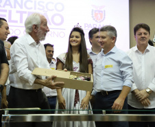 Francisco Beltrão, no Sudoeste do Estado, é a capital do Estado. O vice-governador Darci Piana assinou nesta sexta-feira (13) o decreto de transferência da capital administrativa do Paraná para o município e inaugurou a agenda de despachos e liberações do Poder Executivo com lideranças políticas e empresariais da região.