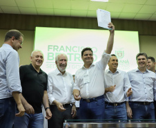 O Governo do Estado destina R$ 13,6 milhões para 21 municípios da Região Sudoeste do Paraná. Os recursos são para a execução de obras estruturantes e novos investimentos na área da saúde. O anúncio foi feito pelo vice-governador Darci Piana nesta sexta-feira (13), dentro da agenda de transferência da sede do governo para Francisco Beltrão.