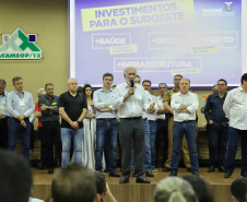 O Governo do Estado destina R$ 13,6 milhões para 21 municípios da Região Sudoeste do Paraná. Os recursos são para a execução de obras estruturantes e novos investimentos na área da saúde. O anúncio foi feito pelo vice-governador Darci Piana nesta sexta-feira (13), dentro da agenda de transferência da sede do governo para Francisco Beltrão.