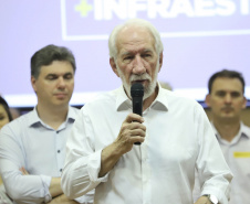 O Governo do Estado destina R$ 13,6 milhões para 21 municípios da Região Sudoeste do Paraná. Os recursos são para a execução de obras estruturantes e novos investimentos na área da saúde. O anúncio foi feito pelo vice-governador Darci Piana nesta sexta-feira (13), dentro da agenda de transferência da sede do governo para Francisco Beltrão.