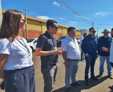 Prefeito Sérgio Onofre acompanhou instalação de elevatória compacta que vai atender Honpar e Jardim Paraná.Foto: Sanepar
