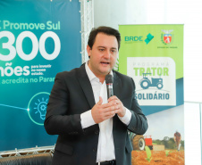 Projetos prioritários para o desenvolvimento do Estado contarão com recursos de R$ 300 milhões do Banco Regional de Desenvolvimento Econômico do Extremo Sul (BRDE). O governador Carlos Massa Ratinho Junior e o diretor de Operações da agência paranaense do BRDE, Wilson Bley Lipski, lançaram nesta terça-feira (17) o Promove Sul, um fundo rotativo permanente para o apoio de projetos em diversas áreas.