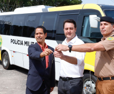 A entrega é parte de um amplo pacote de novos veículos, que atendem a Polícia Militar, a Polícia Civil e o Corpo de Bombeiros. Nesse momento, no entanto, eles vão apoiar ações em conjunto com a sociedade civil para conter a circulação do novo coronavírus (Covid-19).
