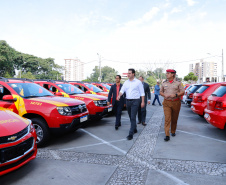A entrega é parte de um amplo pacote de novos veículos, que atendem a Polícia Militar, a Polícia Civil e o Corpo de Bombeiros. Nesse momento, no entanto, eles vão apoiar ações em conjunto com a sociedade civil para conter a circulação do novo coronavírus (Covid-19).
