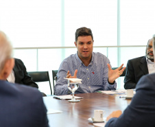 O Governador Carlos Massa Ratinho Junior recebe nesta quinta-feira (19),  representantes do Tribunal de Contas, Ministério Publico, Assembléia Legislativa e secretários de Estado para reunião de efeitos da Pandemia no Estado,  Curitiba, 19/03/2020 - Foto: Geraldo Bubniak/AEN