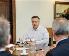O Governador Carlos Massa Ratinho Junior recebe nesta quinta-feira (19),  representantes do Tribunal de Contas, Ministério Publico, Assembléia Legislativa e secretários de Estado para reunião de efeitos da Pandemia no Estado,  Curitiba, 19/03/2020 - Foto: Geraldo Bubniak/AEN