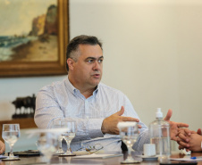 O Governador Carlos Massa Ratinho Junior recebe nesta quinta-feira (19),  representantes do Tribunal de Contas, Ministério Publico, Assembléia Legislativa e secretários de Estado para reunião de efeitos da Pandemia no Estado,  Curitiba, 19/03/2020 - Foto: Geraldo Bubniak/AEN