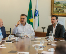 O Governador Carlos Massa Ratinho Junior recebe nesta quinta-feira (19),  representantes do Tribunal de Contas, Ministério Publico, Assembléia Legislativa e secretários de Estado para reunião de efeitos da Pandemia no Estado,  Curitiba, 19/03/2020 - Foto: Geraldo Bubniak/AEN