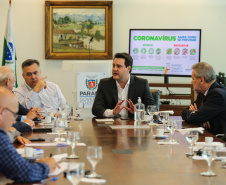 O Governador Carlos Massa Ratinho Junior recebe nesta quinta-feira (19),  representantes do Tribunal de Contas, Ministério Publico, Assembléia Legislativa e secretários de Estado para reunião de efeitos da Pandemia no Estado,  Curitiba, 19/03/2020 - Foto: Geraldo Bubniak/AEN