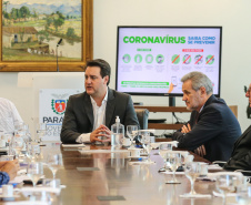 O Governador Carlos Massa Ratinho Junior recebe nesta quinta-feira (19),  representantes do Tribunal de Contas, Ministério Publico, Assembléia Legislativa e secretários de Estado para reunião de efeitos da Pandemia no Estado,  Curitiba, 19/03/2020 - Foto: Geraldo Bubniak/AEN
