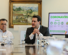 O Governador Carlos Massa Ratinho Junior recebe nesta quinta-feira (19),  representantes do Tribunal de Contas, Ministério Publico, Assembléia Legislativa e secretários de Estado para reunião de efeitos da Pandemia no Estado,  Curitiba, 19/03/2020 - Foto: Geraldo Bubniak/AEN