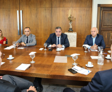 O Governador Carlos Massa Ratinho Junior recebe nesta quinta-feira (19),  representantes do Tribunal de Contas, Ministério Publico, Assembléia Legislativa e secretários de Estado para reunião de efeitos da Pandemia no Estado,  Curitiba, 19/03/2020 - Foto: Geraldo Bubniak/AEN