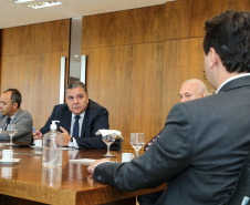 O Governador Carlos Massa Ratinho Junior recebe nesta quinta-feira (19),  representantes do Tribunal de Contas, Ministério Publico, Assembléia Legislativa e secretários de Estado para reunião de efeitos da Pandemia no Estado,  Curitiba, 19/03/2020 - Foto: Geraldo Bubniak/AEN