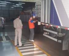 Estado recebe doação e vai distribuir 52 mil litros de álcool a entidades. Foto: Defesa Civil