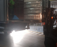 Estado recebe doação e vai distribuir 52 mil litros de álcool a entidades. Foto: Defesa Civil