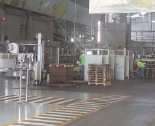 Estado recebe doação e vai distribuir 52 mil litros de álcool a entidades. Foto: Defesa Civil