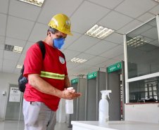 Novos equipamentos reforçam higiene dos trabalhadores portuários. Foto: Claudio Neves