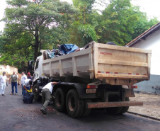 Soldados do Exército, militares estaduais, coordenadores municipais da Defesa Civil do Paraná, radioamadores voluntários e agentes de saúde municipais realizam uma grande ação de combate à dengue em 17 cidades do Estado. Foto: Defesa Civil