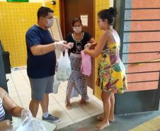 As mudanças de atitude da sociedade provocadas pelo novo coronavírus não paralisaram as atividades de associações de produtores rurais, responsáveis pela alimentação, sobretudo de famílias mais carentes. O comprometimento também mantém em atividade centenas de servidores estaduais que ajudam na tarefa de forma presencial ou em teletrabalho. Foto:SEAB